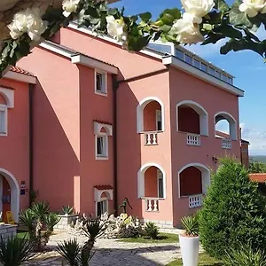 La Perla 1 Panzió