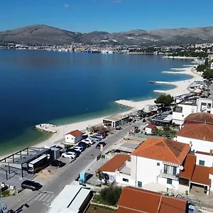 https://apartments-ana-trogir-21223-4.hotels-in-trogir.com