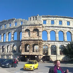 https://apartment-for-holidays-in-pula.in-istria.net