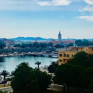 https://apartment-mahagony-deluxe.hotelinzadar.com